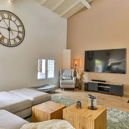 Sylvia Avec Piscine Interieure Et Espace Bien-etre