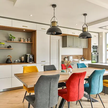 Sylvia Avec Piscine Interieure Et Espace Bien-etre فيلة Landevieille