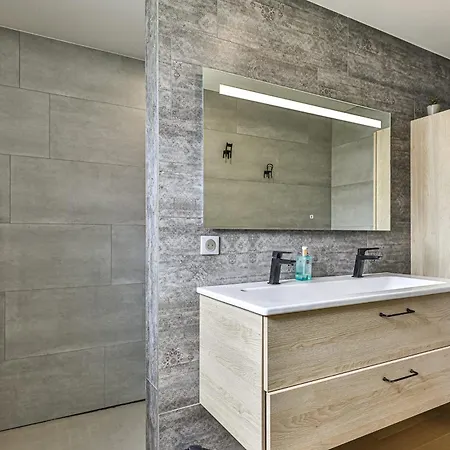 Sylvia Avec Piscine Interieure Et Espace Bien-etre فيلة *