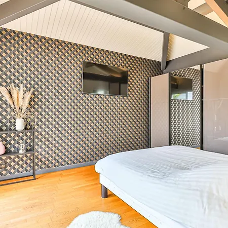Sylvia Indoor Pool Billiards Sleeps 14 Near Ocean Villa Landevieille