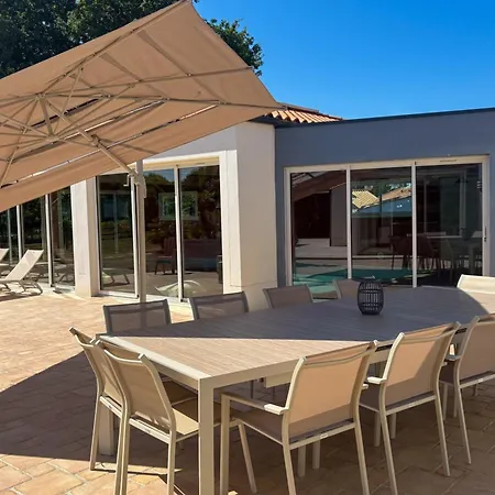 Sylvia Avec Piscine Interieure Et Espace Bien-etre *